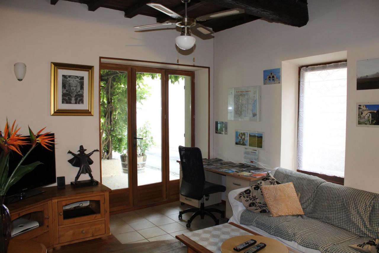 Le Chat Botte - Vankantiehuis In Languedoc-Roussillion Bed & Breakfast Routier Ngoại thất bức ảnh